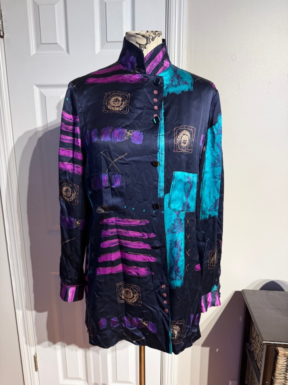 Dana Buchman vintage 100% silk shirt Abstract Mandarin Asymmetric mock 8 vibrant